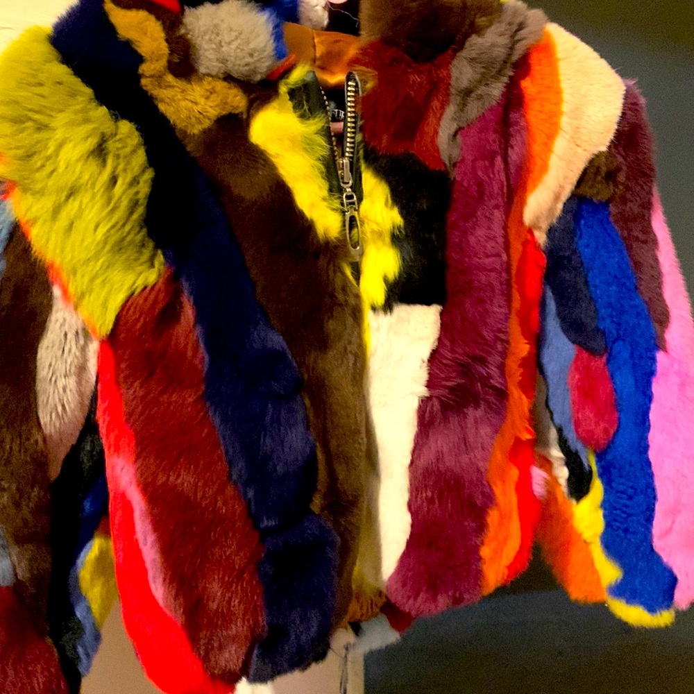 A winter fur it’s a color fur small that’s looks good on a bay girl